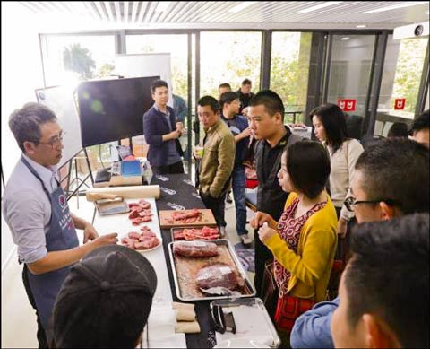 Alex Sun, USMEF marketing manager in Taiwan, introduces Chinese hotel and restaurant staffers to alternative cuts of U.S. beef