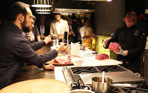 USMEF Corporate Chef German Navarrete, right, presented a traditional U.S. beef cutting demonstration for the HRI sector in Mexico, followed by a virtual reality training