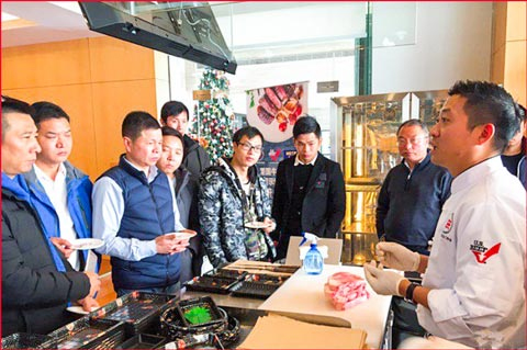 USMEF invited chefs from local hotels and restaurants to offer cooking demonstrations using alternative cuts of U.S. beef