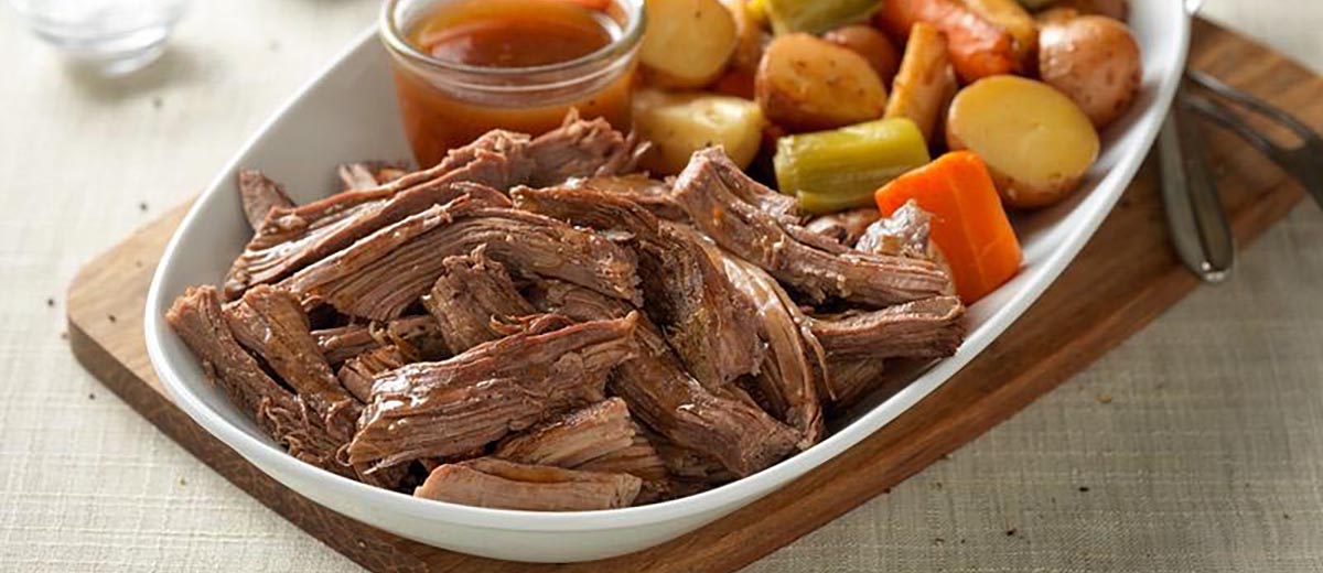 Тушеная в горшочках американская говядина с осенними корнеплодами