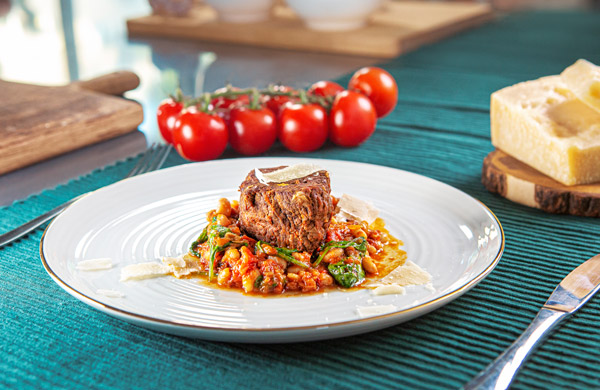 Тушеная американская говядина с томатно-чесночной фасолью Тушеная американская говядина с томатно-чесночной фасолью